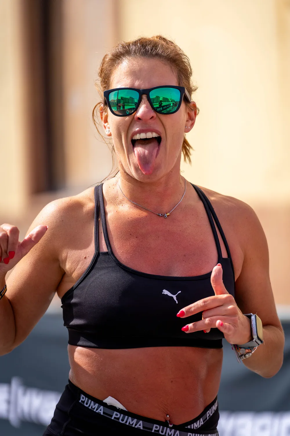 Atleta a celebrar durante a prova